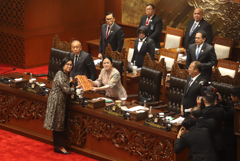 DPR gelar Rapat Paripurna ke-24 dengan Menteri Keuangan Sri Mulyani membacakan laporan keuangan APBN TA 2024 (Ashar/SinPo.id)