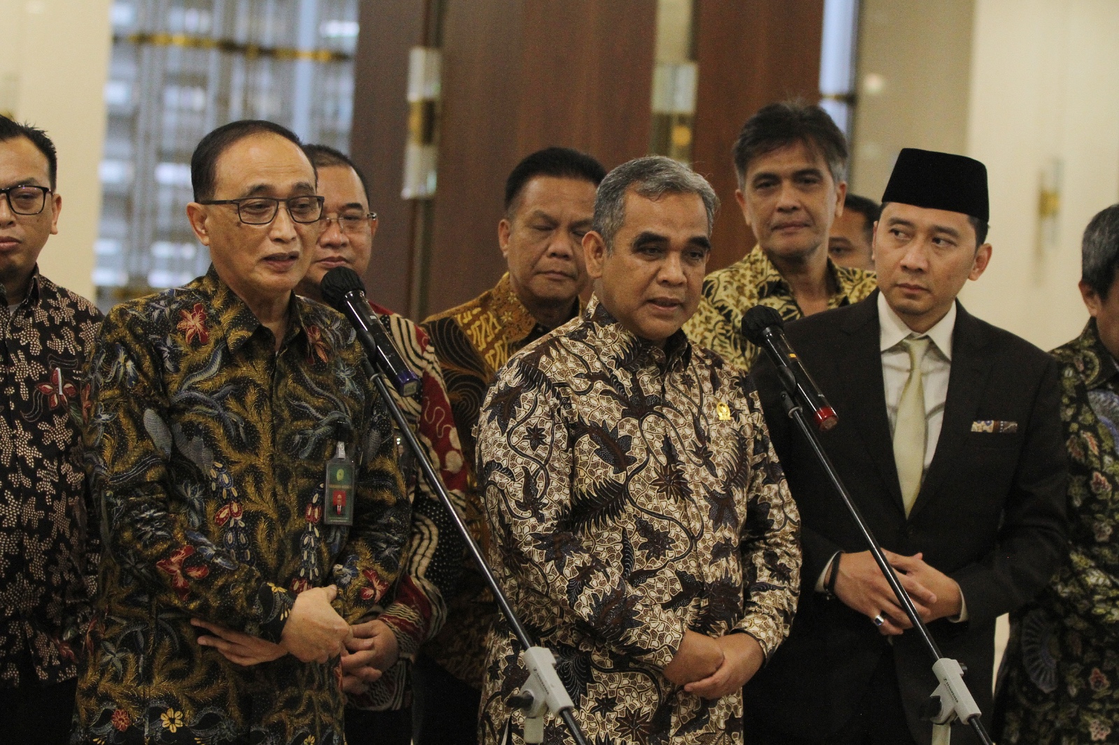 Ketua MA Prof. Sunarto dan para pimpinan MPR RI (SinPo.id/ Agus)