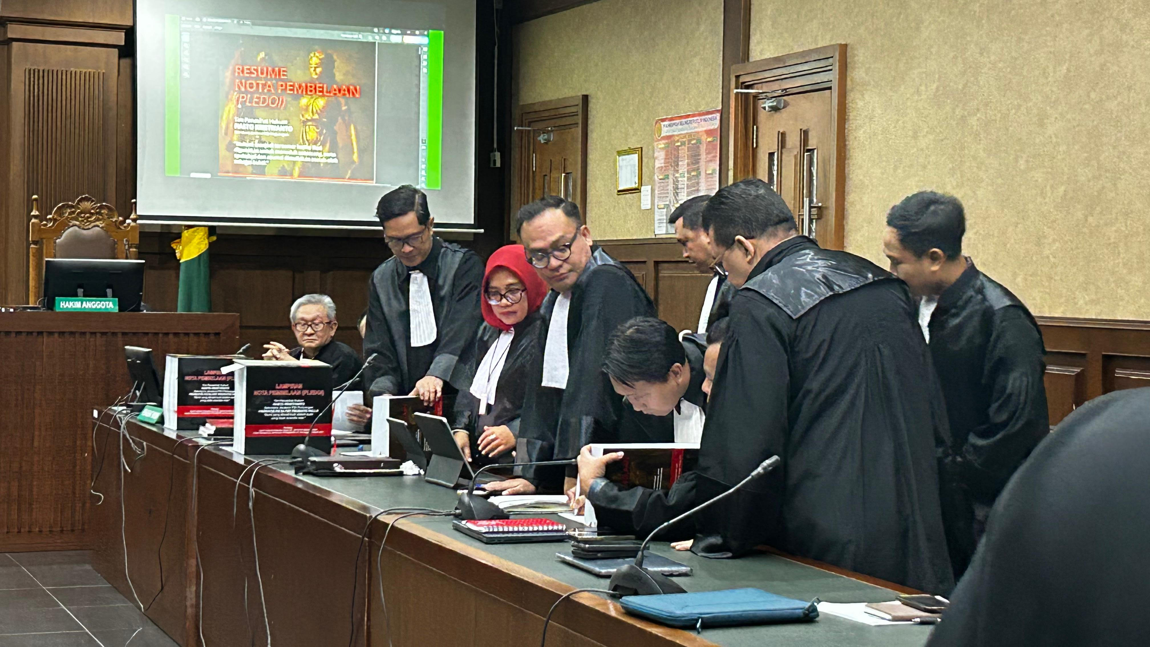 Hasto Kristiyanto akan menyampaikan nota pembelaan atau pleidoi usai dirinya dituntut pidana penjara selama 7 tahun. (SinPo.id/David)