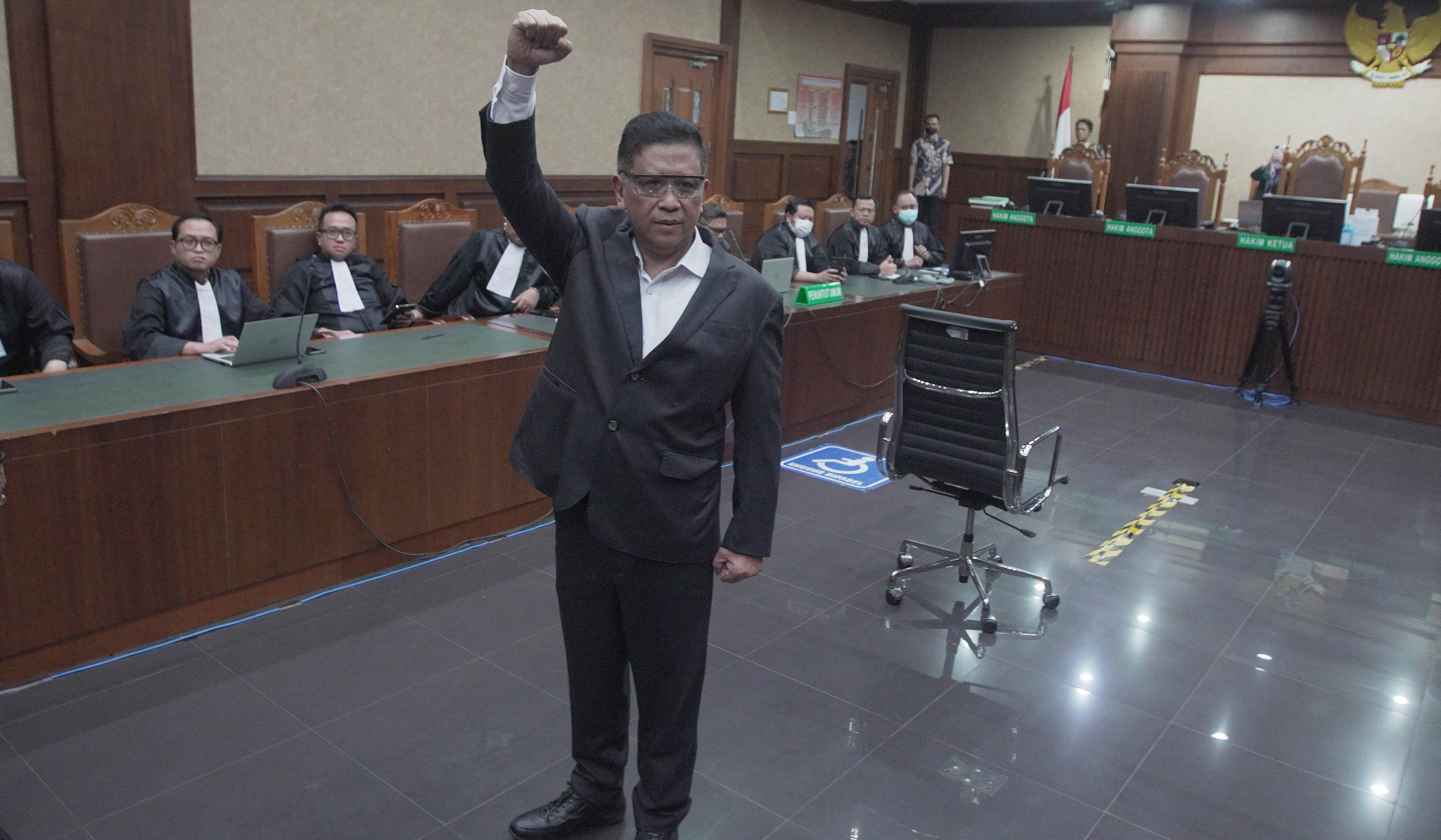 Hasto saat menjalani sidang vonis di PN Tipikor. (Agus Priatna/SinPo.id)