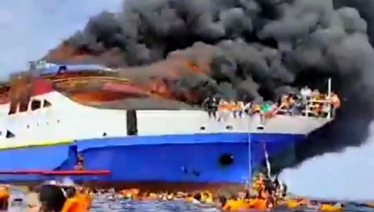 KM Barcelona 5 terbakar (SinPo.id/ Tangkapan layar)