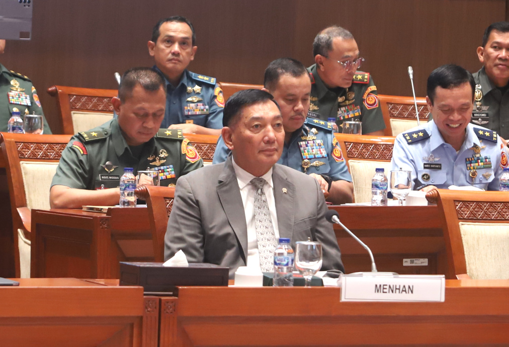 Komisi I DPR menggelar Raker dengan Menhan Sjafrie Sjamsoeddin dan Panglima TNI Agus Subiyanto membahas kondisi Geopolitik Terkini dan Skema Pertahanan Indonesia (Ashar/SinPo.id)