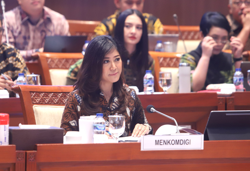 Komisi I DPR menggelar raker dengan Menkomdigi Meutya Hafid membahas RKA dan RKP RAPBN TA 2026 (Ashar/SinPo.id)