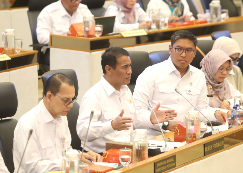 Komisi IV DPR menggelar Raker dengan Menteri Pertanian Amran Sulaiman didampingi oleh Wakil Menteri Pertanian Sudaryono membahas program kerja triwulan I dan II (Ashar/SinPo.id)