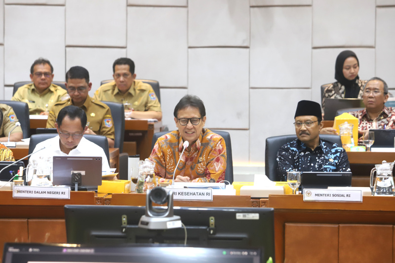 Komisi IX DPR raker dengan Menkes Budi Gunadi Sadikin, Mensos Syaifullah Yusuf, Mendagri Tito Karnavian membahas PBI (Ashar/SinPo.id)