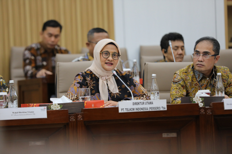 Komisi VI DPR gelar Rapat Dengar Pendapat Umum (RDPU) dengan Dirut baru Telkom Dian Siswarini dan jajaran (Ashar/SinPo.id)