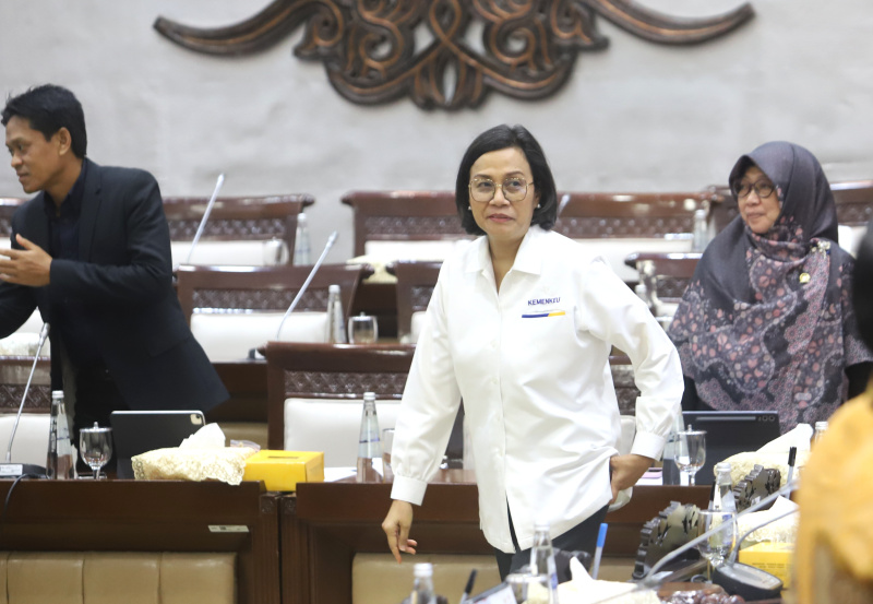 Komisi XI DPR menggelar Raker dengan Menkeu Sri Mulyani dan Gubernur BI Perry Warjiyo membahas Asusmi dasar ekonomi macro tahun 2026 (Ashar/SinPo.id)