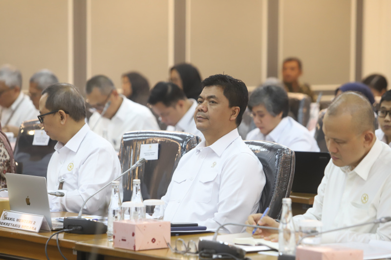 Komisi XIII DPR gelar raker dengan Wamensesneg Juri Ardiantoro membahas laporan keuangan APBN TA 2024 Kemensesneg (Ashar/SinPo.id)