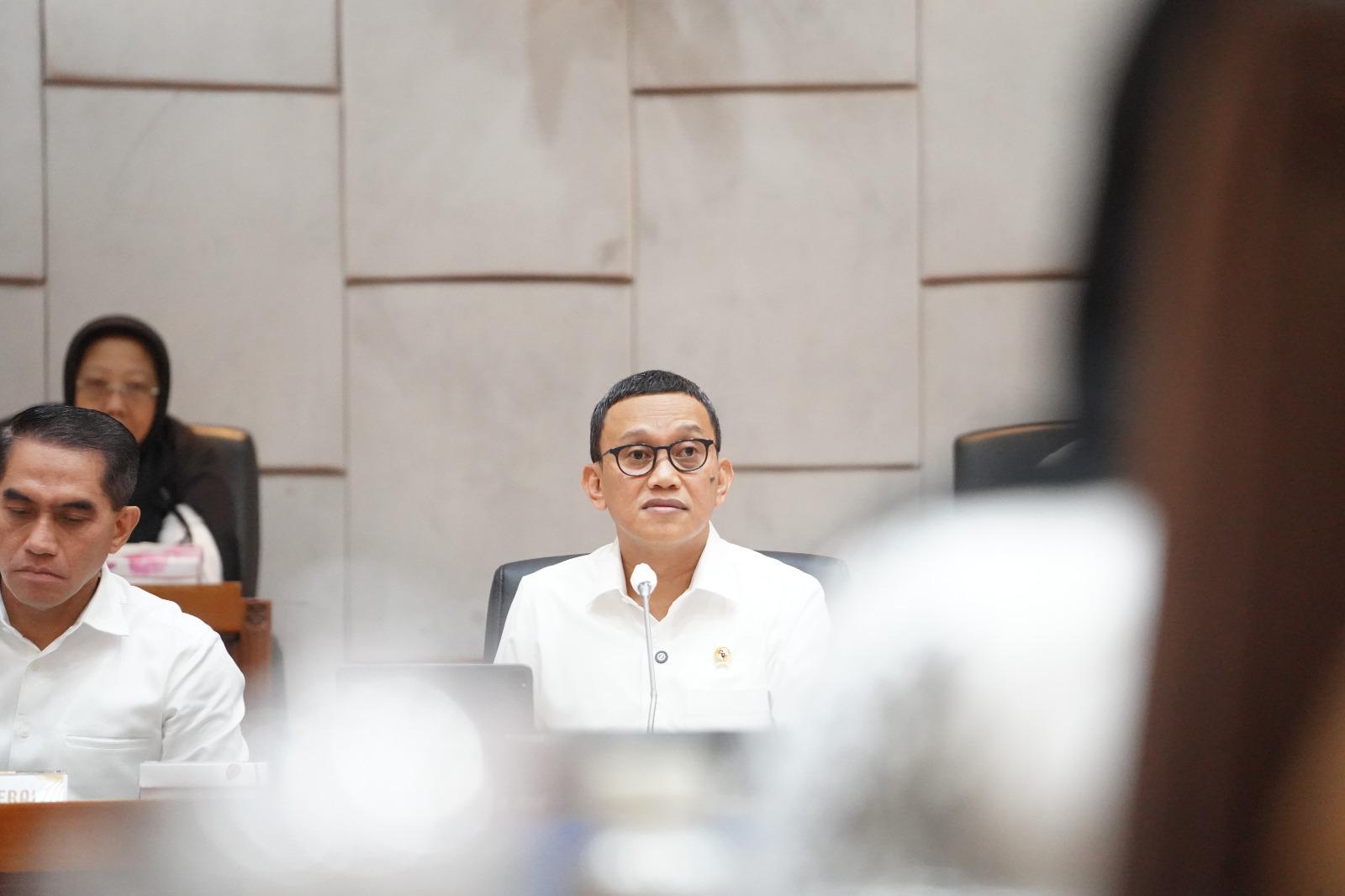 Menteri P2MI Abdul Kadir Karding saat Raker dengan Komisi IX DPR (SinPo.id/ Dok. KP2MI)