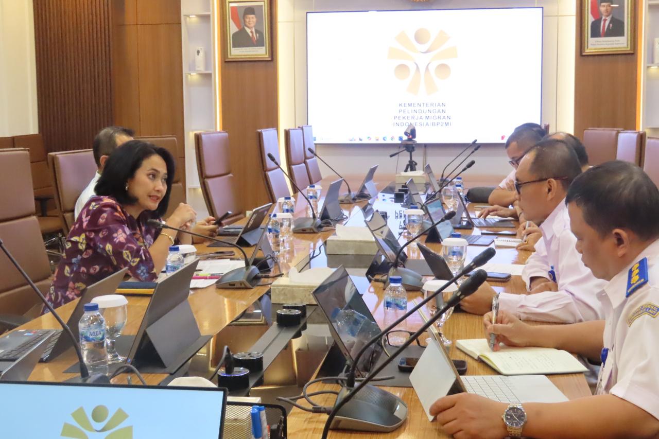 Wamen P2MI Christina dan Sekjen Kemenhub, Antoni Arif Priadi (SinPo.id/Dok. KP2MI)