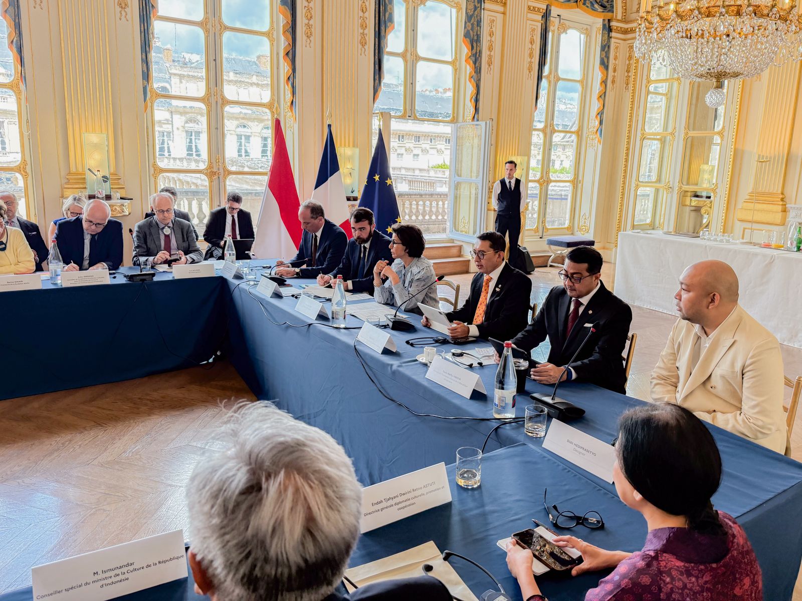 Menekraf Teuku Riefky Harsya, memenuhi undangan Menteri Kebudayaan Perancis, Rachida Dati, dalam forum 