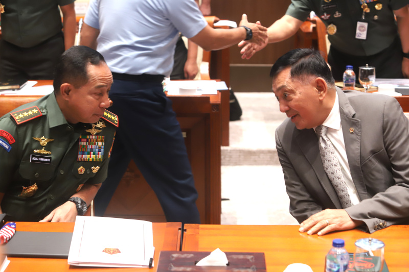 Panglima TNI Jenderal Agus Subiyanto dan Menhan Sjafrie Sjamsoeddin. (SinPo.id/Ashar)