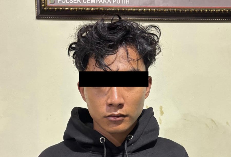 Polisi menangkap seorang pemuda berinisial RA (23) yang viral melakukan aksi penjarahan warung kelontong. (SinPo.id/Dok. Polres Jakpus)