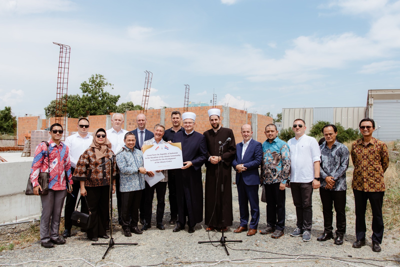 Penyaluran bantuan untuk Muslim Kroasia (Sinpo.id/Dompet Dhuafa)