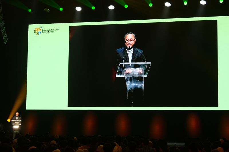 Menteri Koordinator Bidang Pangan Zulkifli Hasan berbicara dalam acara Indonesia Net-Zero Summit 2025 yang digelar oleh Foreign Policy Community of Indonesia (FPCI). (SinPo.id/FPCI)
