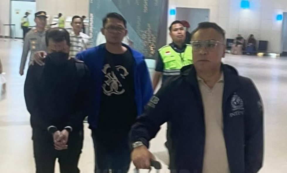 Buronan Interpol yang dipulangkan ke Indonesia (SinPo.id/Dok.Polri)