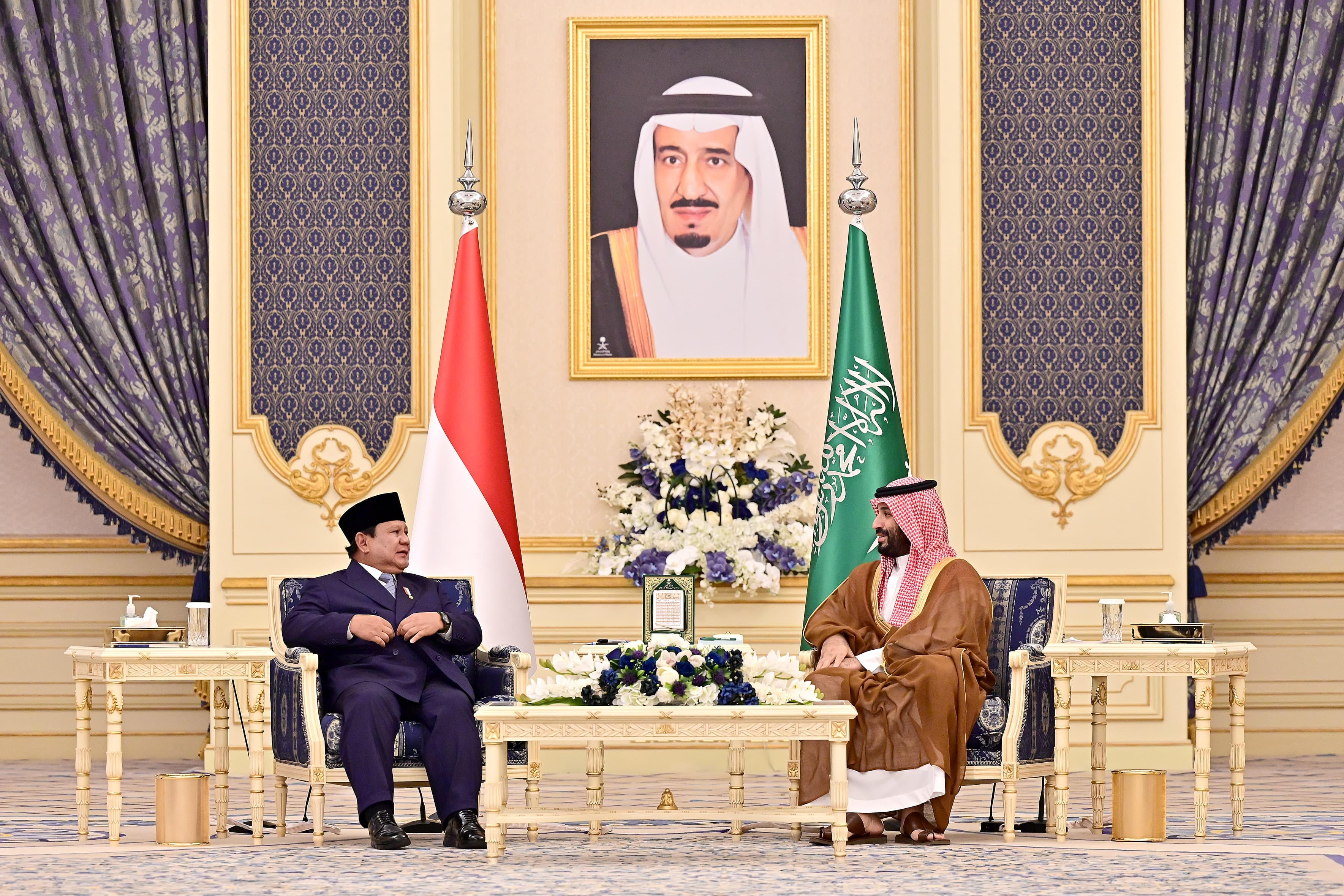 Presiden Prabowo Subianto bertemu Perdana Menteri Kerajaan Arab Saudi, Pangeran Mohammed bin Salman bin Abdulaziz Al Saud (MBS), di Istana Al-Salam, Jeddah. (SinPo.id/Sekretariat Presiden)