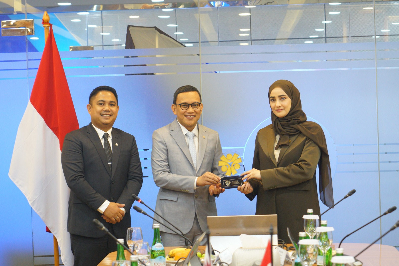 Menteri Karding dan Wamenaker Qatar, Sheikha Najwa (SinPo.id/ Dok. KP2MI)