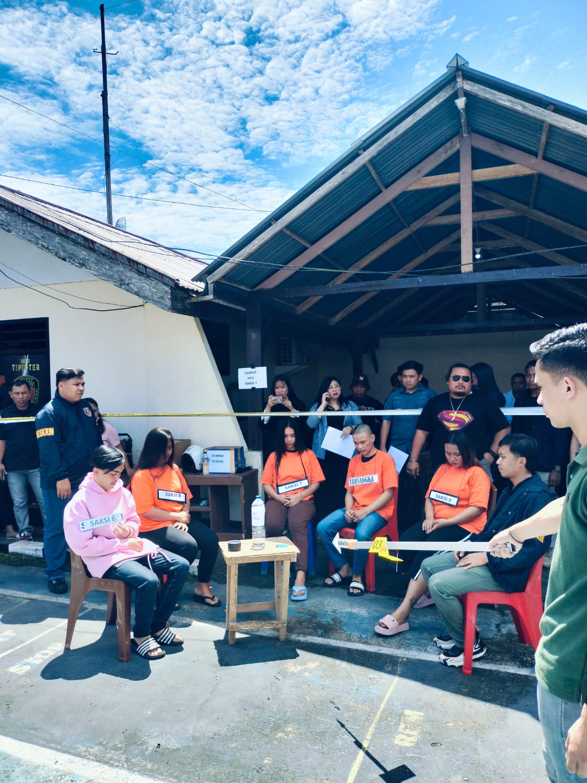 Rekonstruksi penganiayaan maut di Mapolres Minahasa (SinPo.id/ Humas Polri)