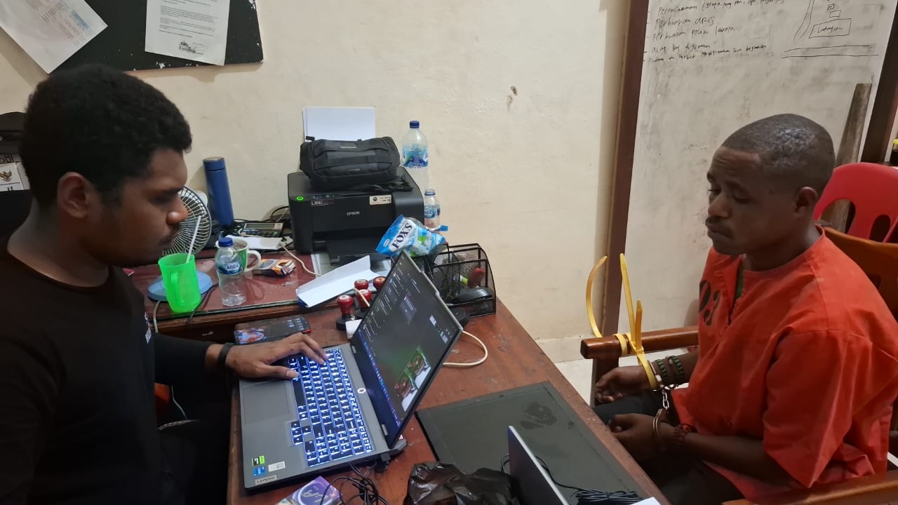 Salah satu pelaku yang ditetapkan tersangka (SinPo.id/Dok.Polri)