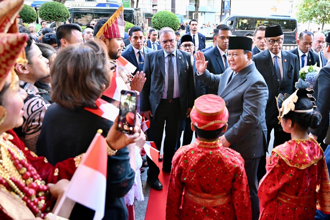 Presiden Prabowo bertemu diaspora RI di Prancis (SinPo.id/Setpres)