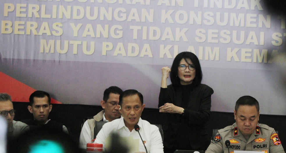 Konferensi pers kasus beras oplosan di Bareskrim Polri (SinPo.id/ Agus Priatna)