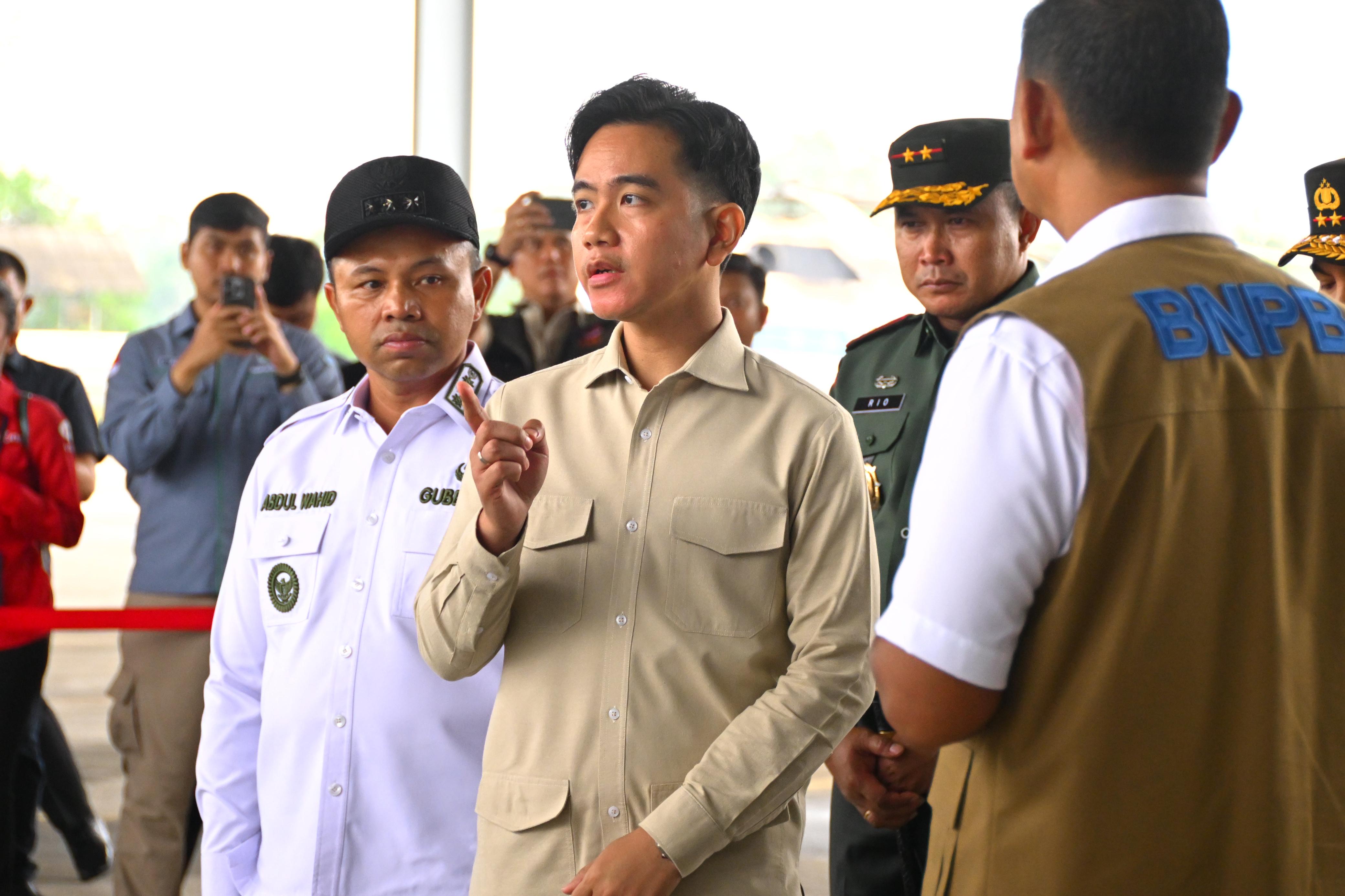 Wapres Gibran meninjau Posko Karhulta Riau (SinPo.id/ Setwapres)