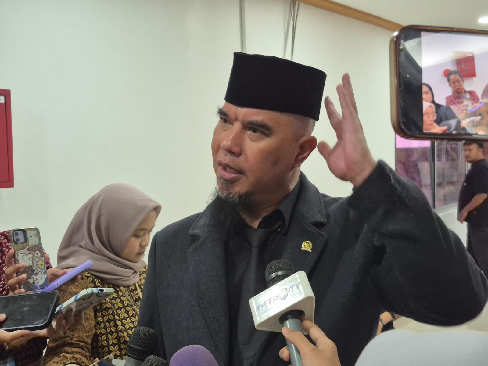 Anggota Komisi X DPR Ahmad Dhani. (SinPo.id/Galuh Ratnatika)