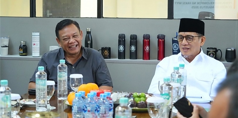 Wamenag Muhammad Syafi'i dan Kepala Densus 88, Sentot Prasetyo. (SinPo.id/dok. Kemenag)