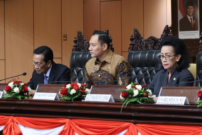 Wakil Ketua DPD GKR Hemas gelar rakor dengan Menko Insfratruktur Agus Harimurti Yudhoyono membahas Pembangunan di kawasan Daerah Istimewa Yogyakarta (Ashar/SinPo.id)