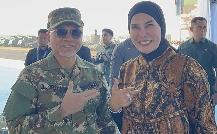 Anggota Komisi I DPR RI Okta Kumala Dewi bersama Ketua Umum PAN Zulkifli Hasan. Istimewa