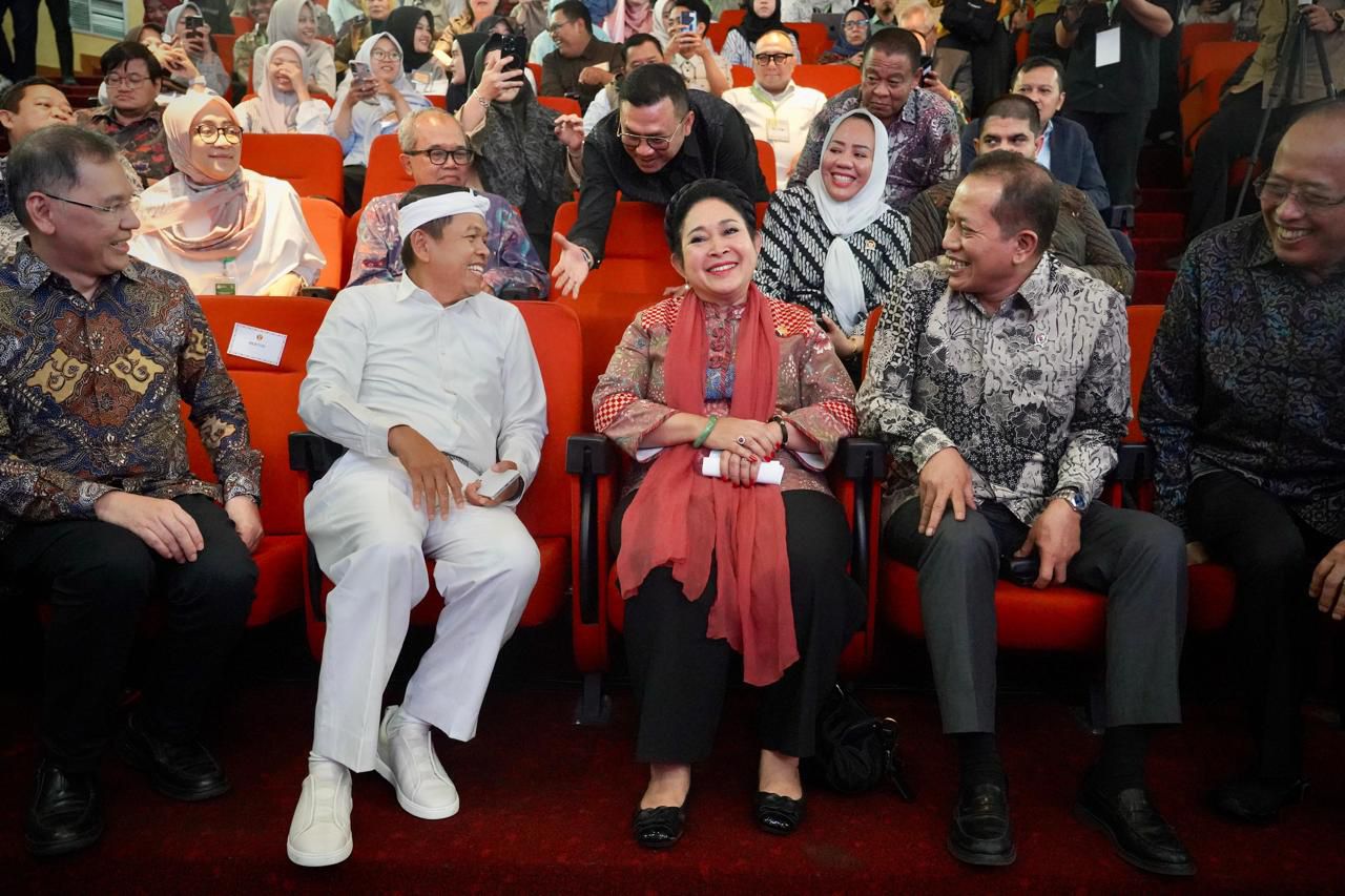 Gubernur Jabar Dedi Mulyadi, Ketua Komisi IV DPR Titiek Soeharto dan Wamenkop Ferry Juliantono (SinPo.id/ Dok. Kemenkop)