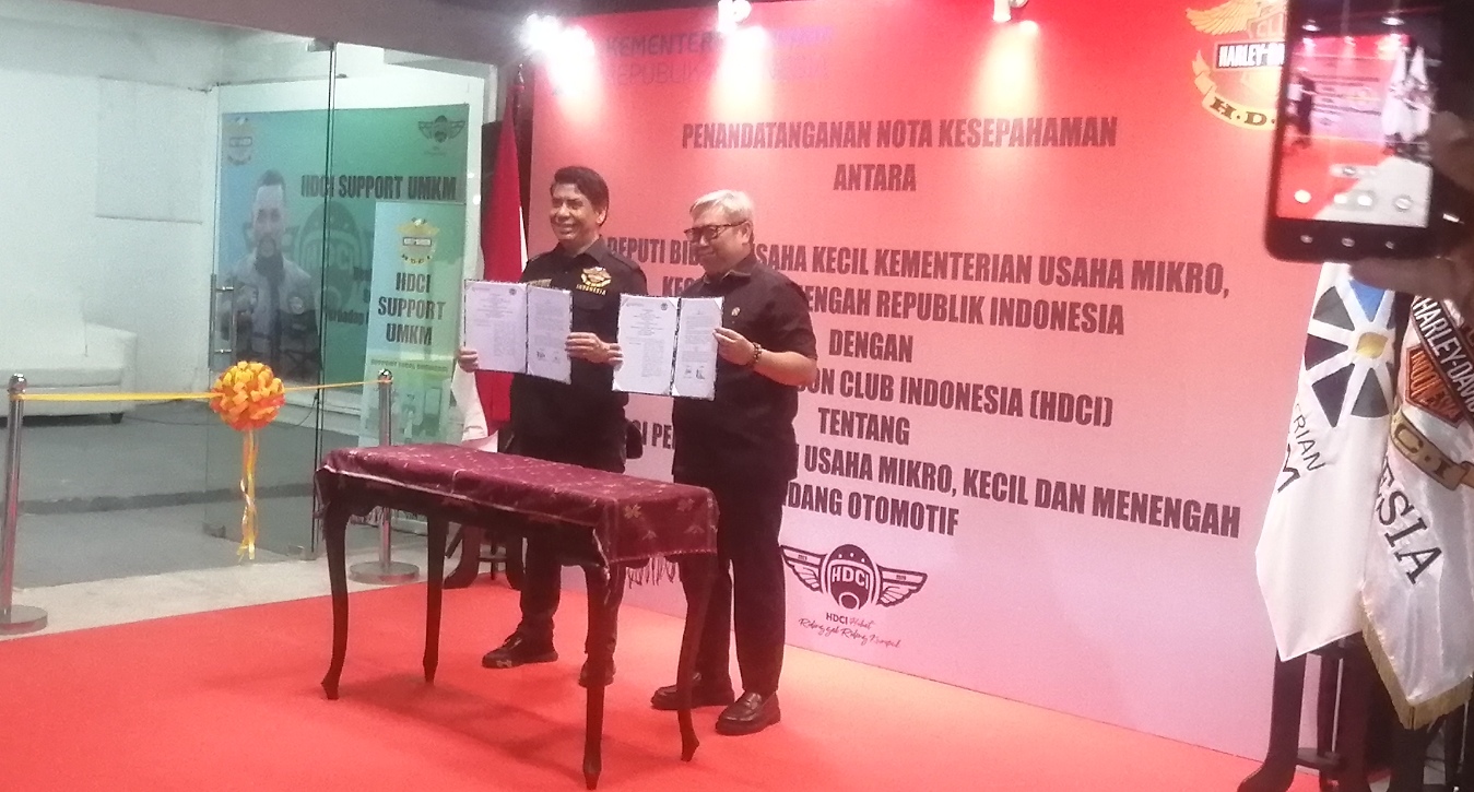 Waketum HDCI Arbain Siregar dan Deputi Bidang Usaha Kecil Kementerian UMKM, Temmy Satya Permana (SinPo.id/Tio Pirnando)