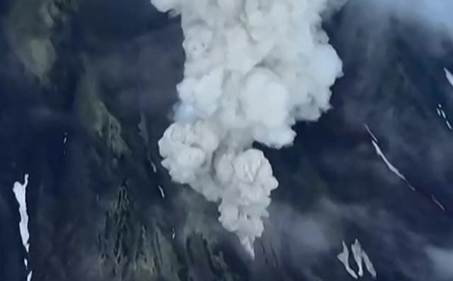 Gunung Berapi Krasheninnikov di Rusia, meletus kembali setelah 600 tahun. (SinPo.id/Kronotsky State Nature Reserve)