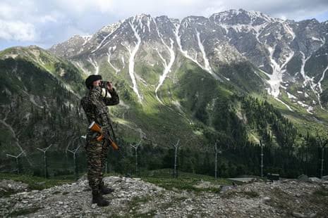 India Klaim Tembak Jatuh Lima Jet Tempur Pakistan Selama Bentrokan (SinPo.id/AFP)