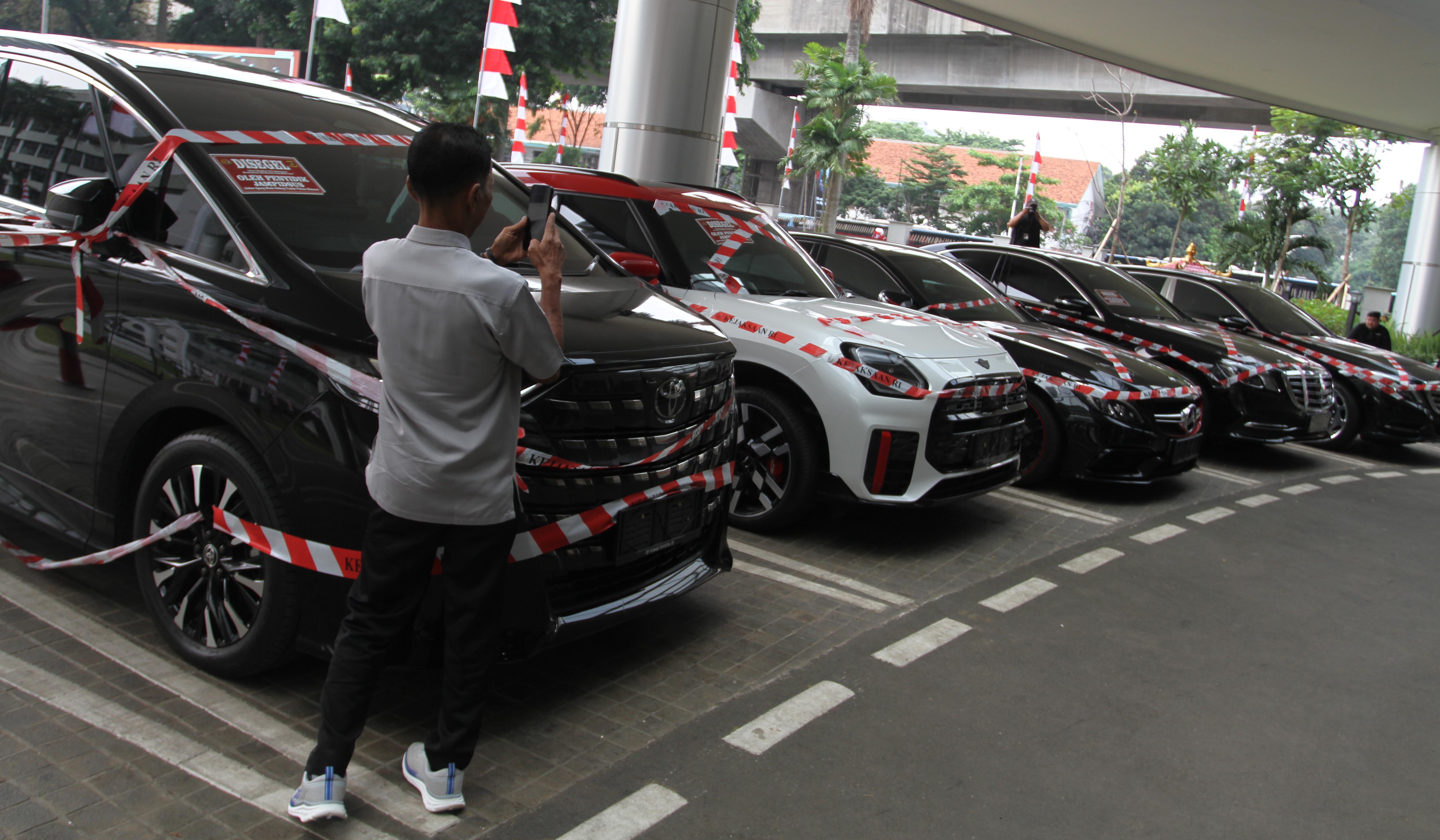 Mobil mewah Riza Chalid. (Agus Priatna/SinPo.id)