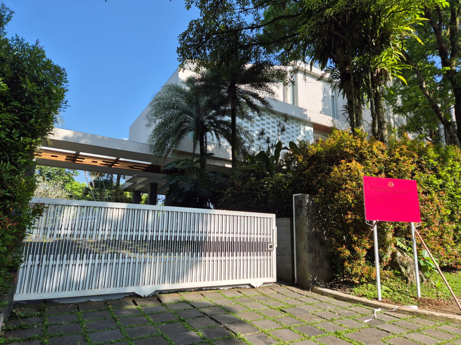 Kejagung Sita Rumah Mewah Milik Bos Minyak Riza Chalid di Bogor (SinPo.id/Kejagung)