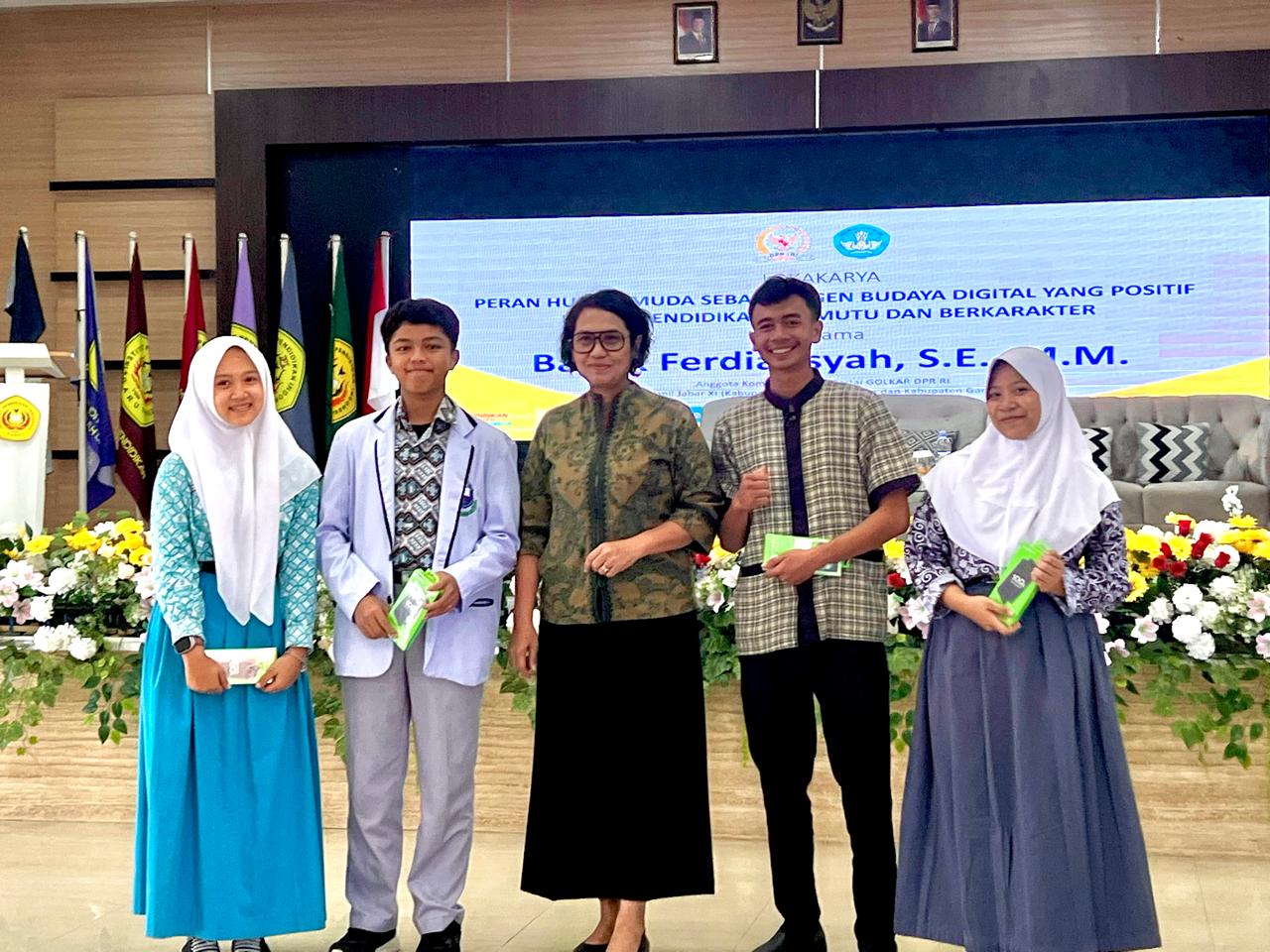 Kemendikdasmen dan Komisi X DPR RI Dorong Siswa sebagai Humas Muda di Era Digital (SinPo.id/Kemendikdasmen)