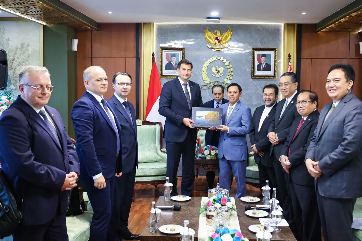 Ketua DPD RI Sultan B Najamuddin menerima Menteri Luar Negeri Belarus Maxim Ryzhenkov di kompleks parlemen, Jakarta. (SinPo:id/Dok. DPD RI)