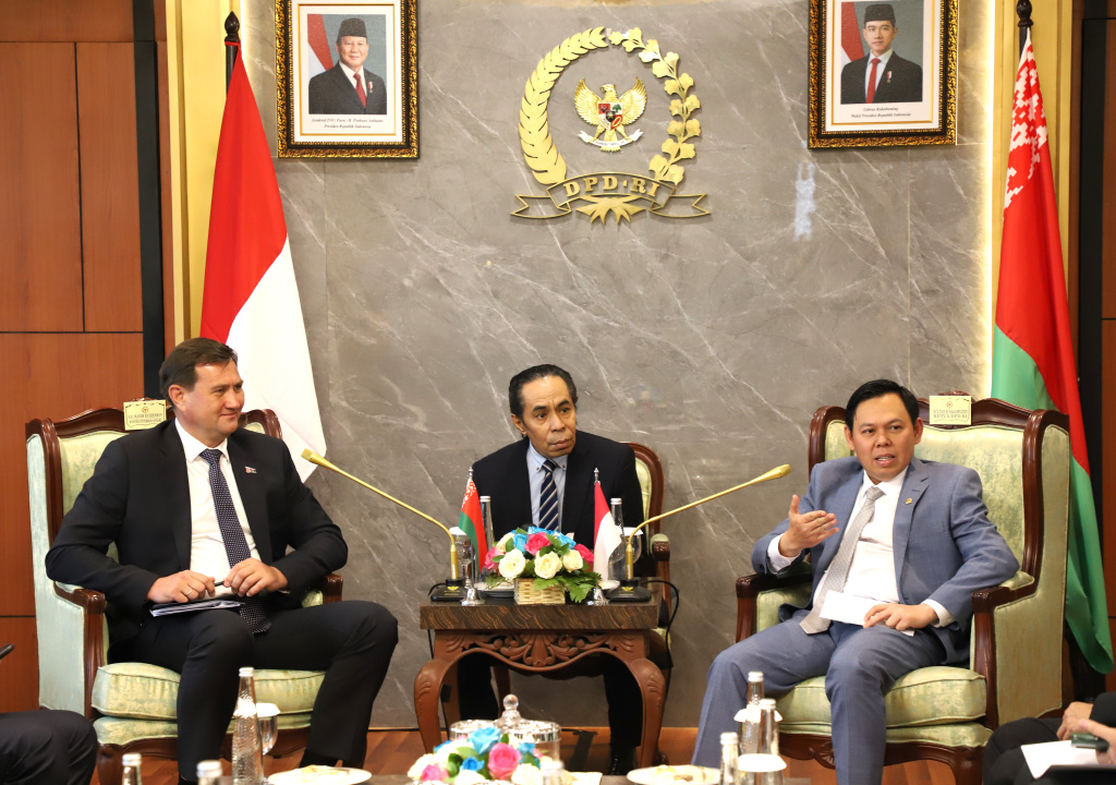 Ketua DPD RI Sultan Bachtiar Najamudin menerima Kunjungan Menlu Belarusia Maxim Ryzenkov membahas kerja sama Pertanian, Ketahanan Pangan dan Energi (Ashar/SinPo.id)