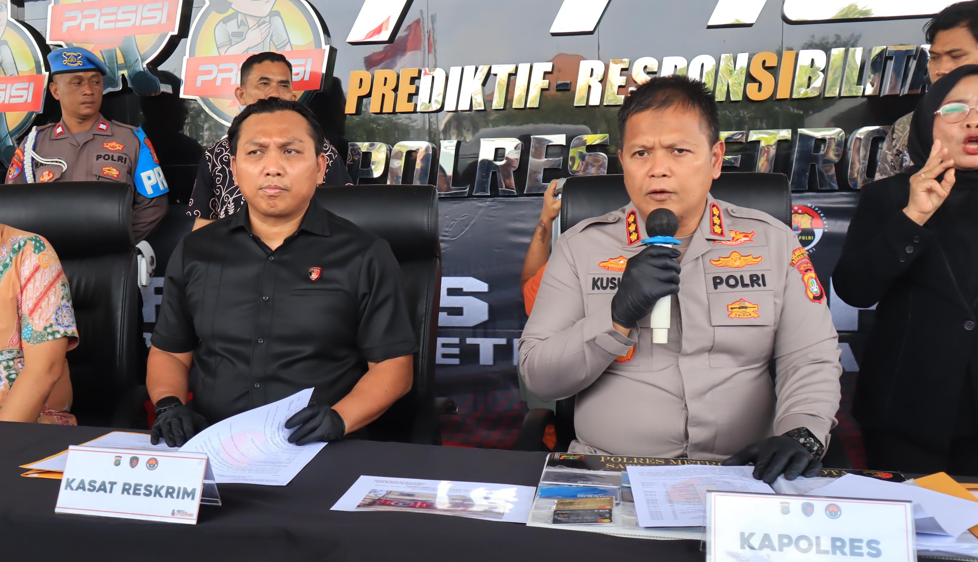 Konfrensi pers aksi perekaman pelaku ke majikannya (SinPo.id/Dok.Polres Bekasi Kota)