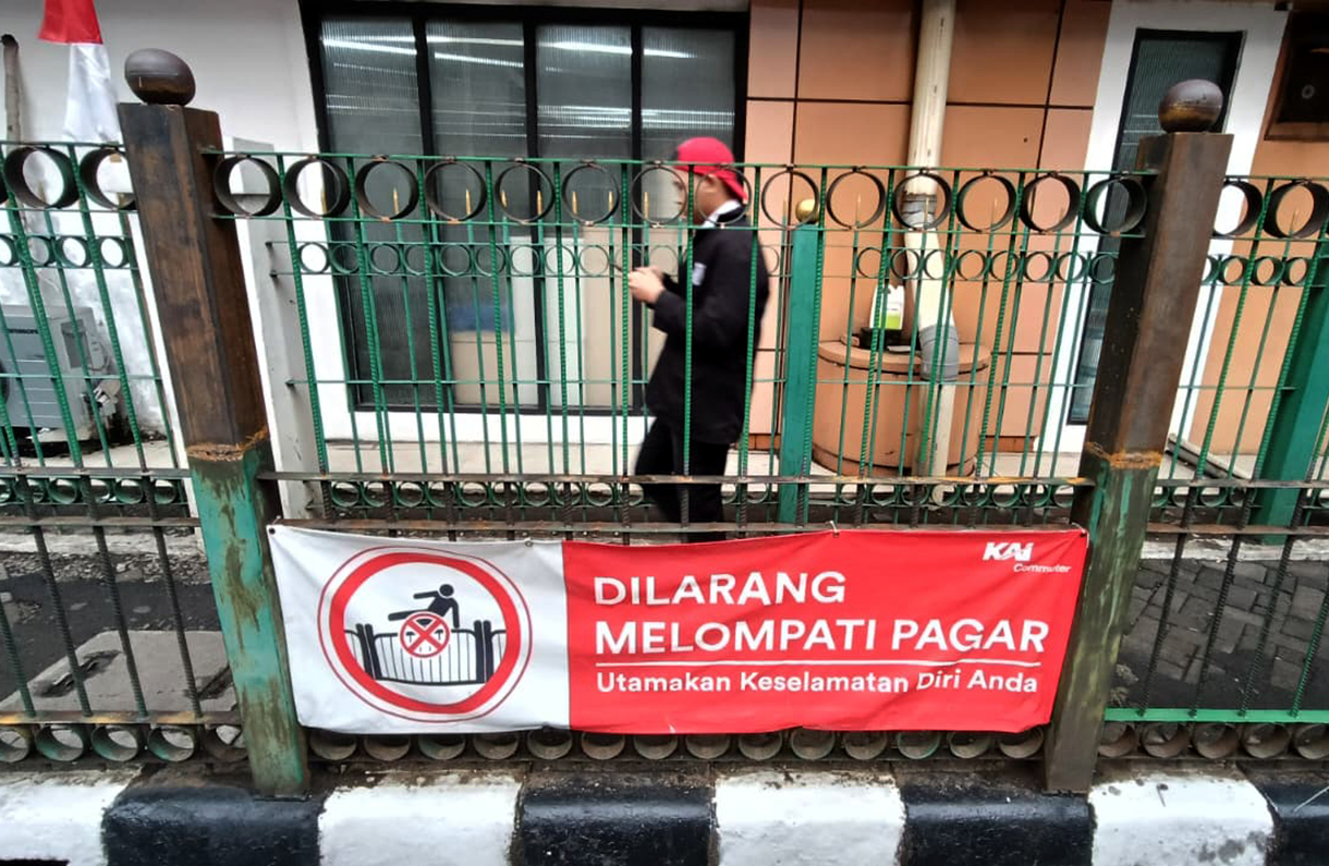 KAI tinggikan pagar pembatas di Stasiun Cikini (SinPo.id/ Dok. BeritaNasional)
