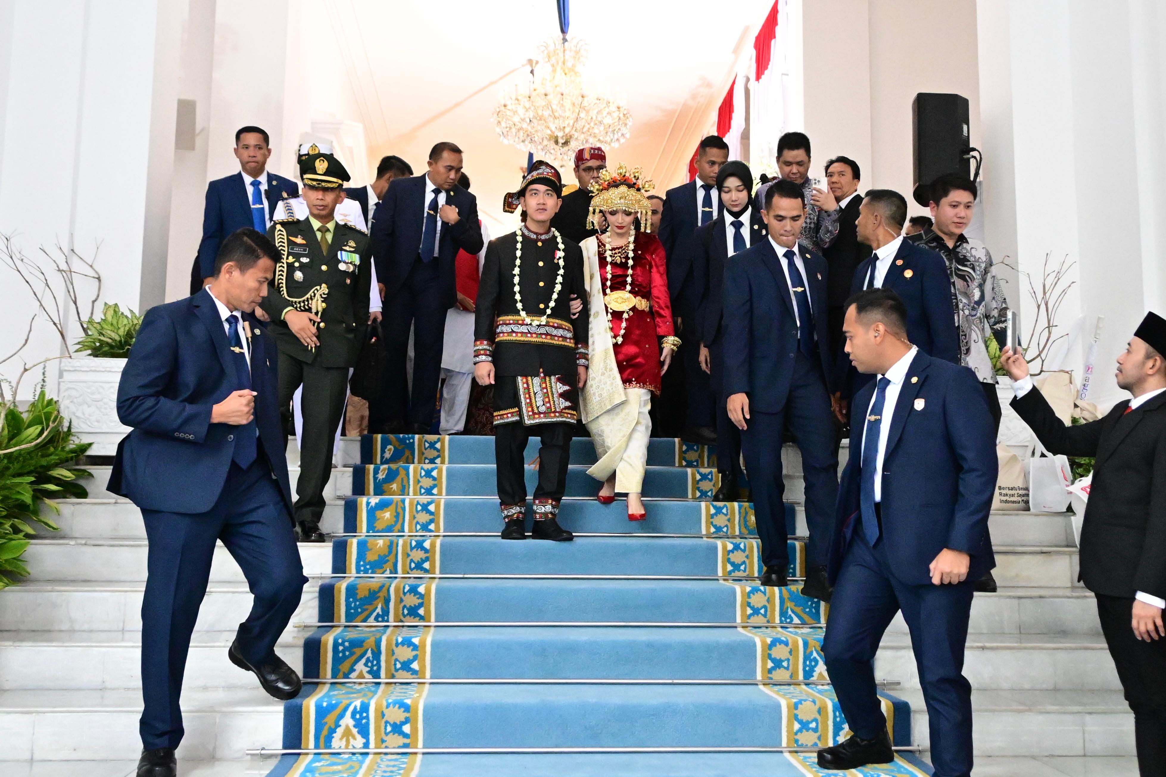 Wapres Gibran mengenakan pakai Adat Kerawang Gayo di HUT RI (SinPo.id/ Setwapres)