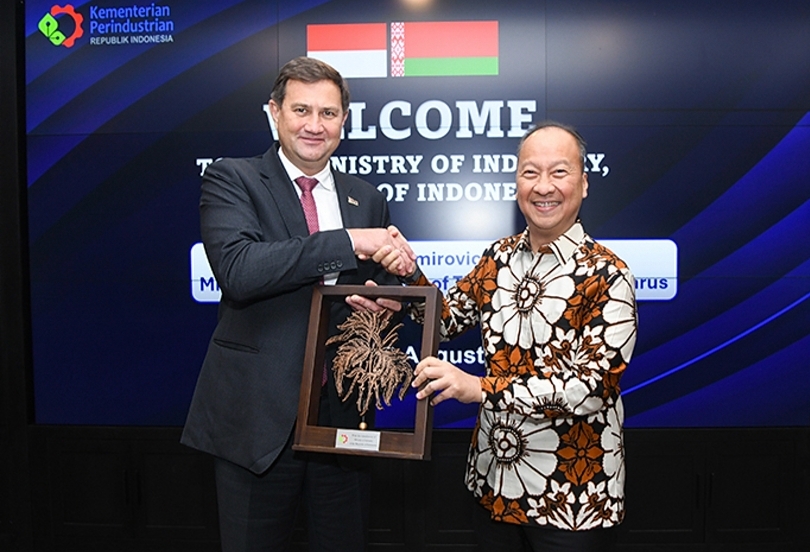 Menperin RI Agus Gumiwang Kartasasmita dan Menlu Republik Belarus, Maxim Vladimirovich Ryzhenkov. (SinPo.id/dok. Kemenperin)