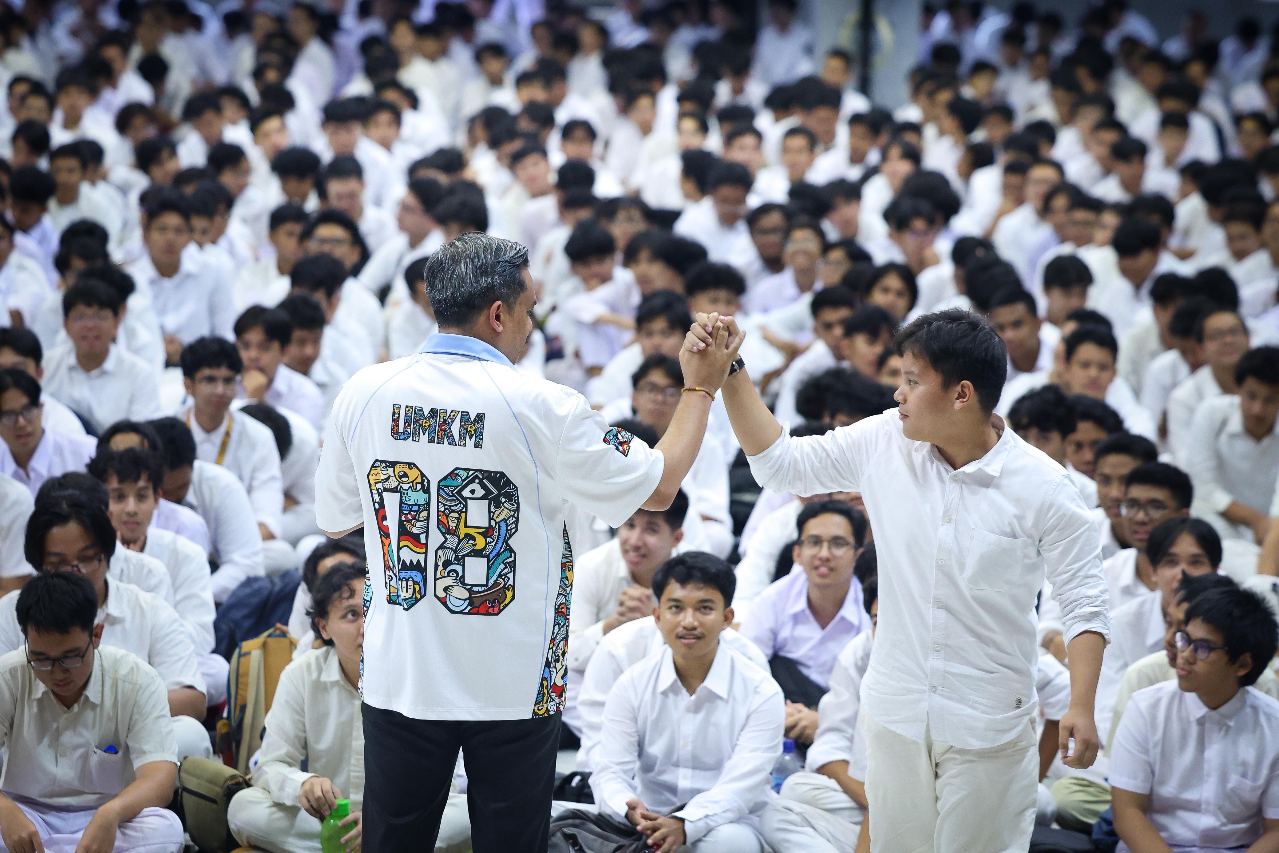 Menteri UMKM Maman Abdurrahman dalam Kick Off Micropreneur Fest di Kampus UI, Depok. (SinPo.id/dok. KemenUMKM)