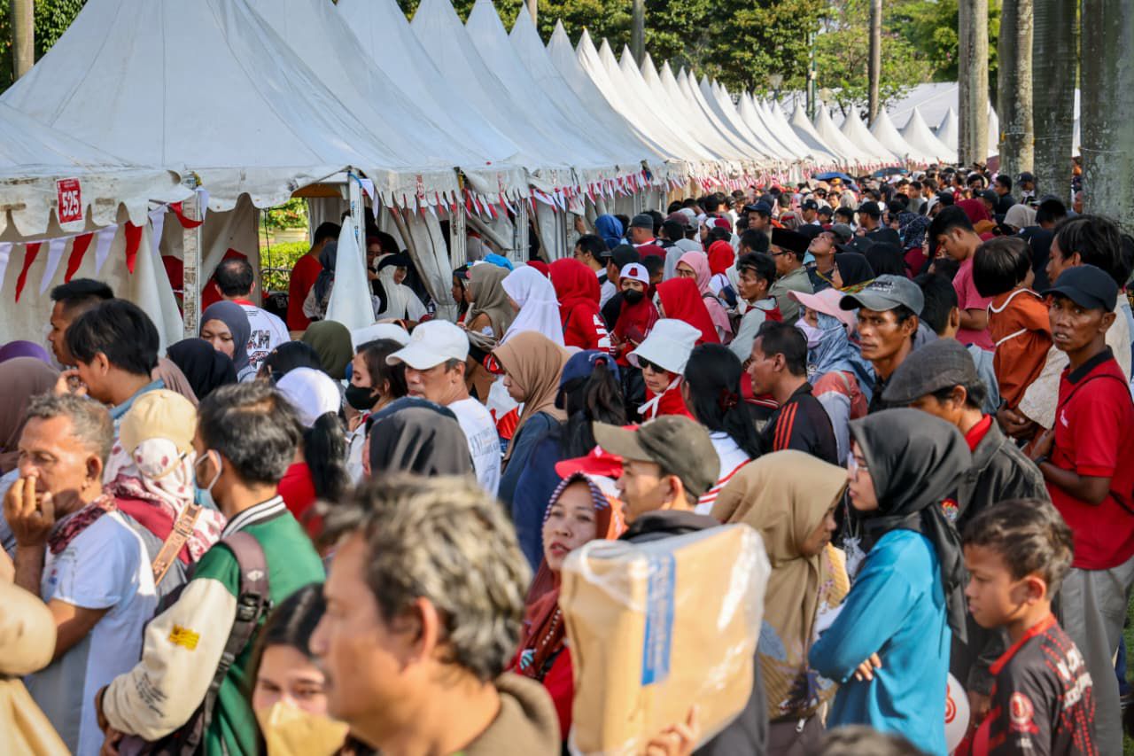 Warga penuh Pesta Rakyat HUT ke-80 RI di Monas. (SinPo.id/dok. KemenUMKM)