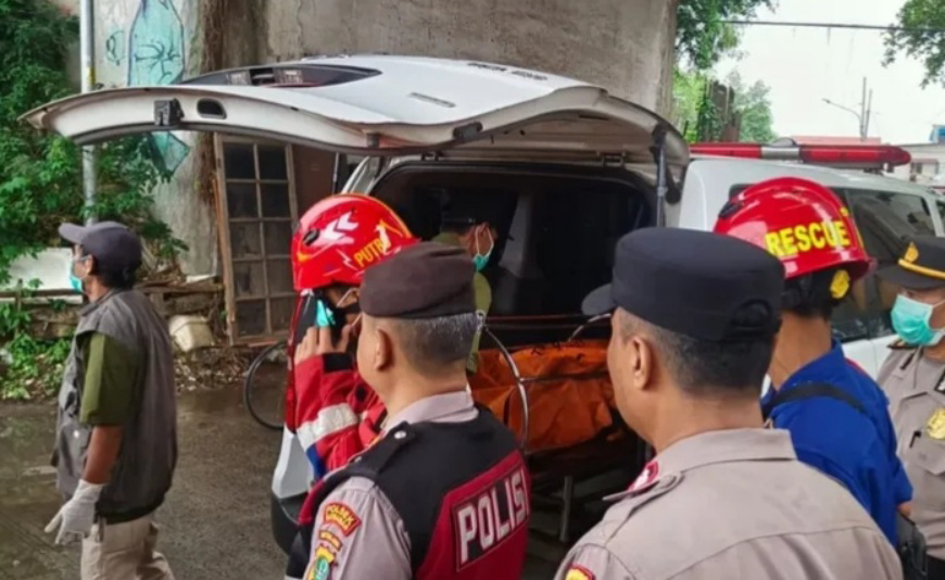 Mayat yang ditemukan di bantaran kali Ciliwung Matraman (SinPo.id/Polsek Matraman)