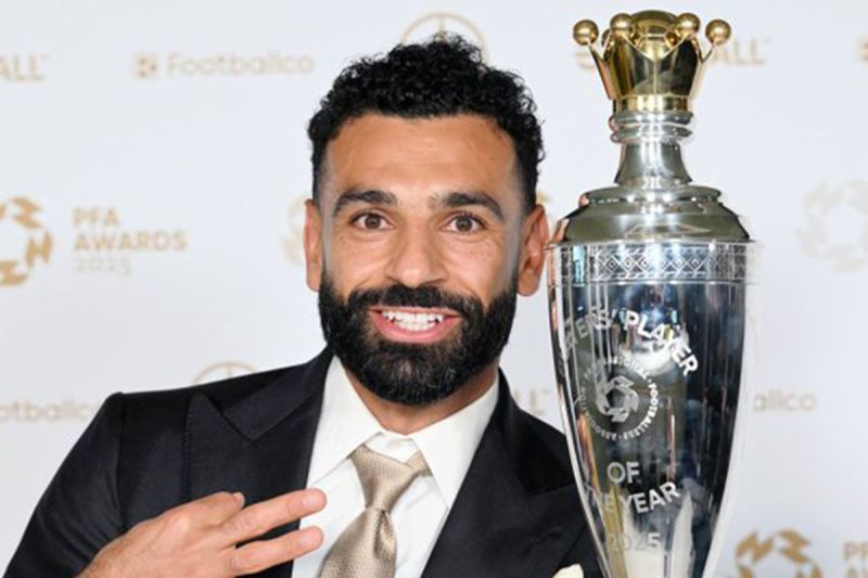 Mohamed Salah menyabet gelar penghargaan PFA player of the year musim 2024/2025. (SinPo.id/footballontnt)