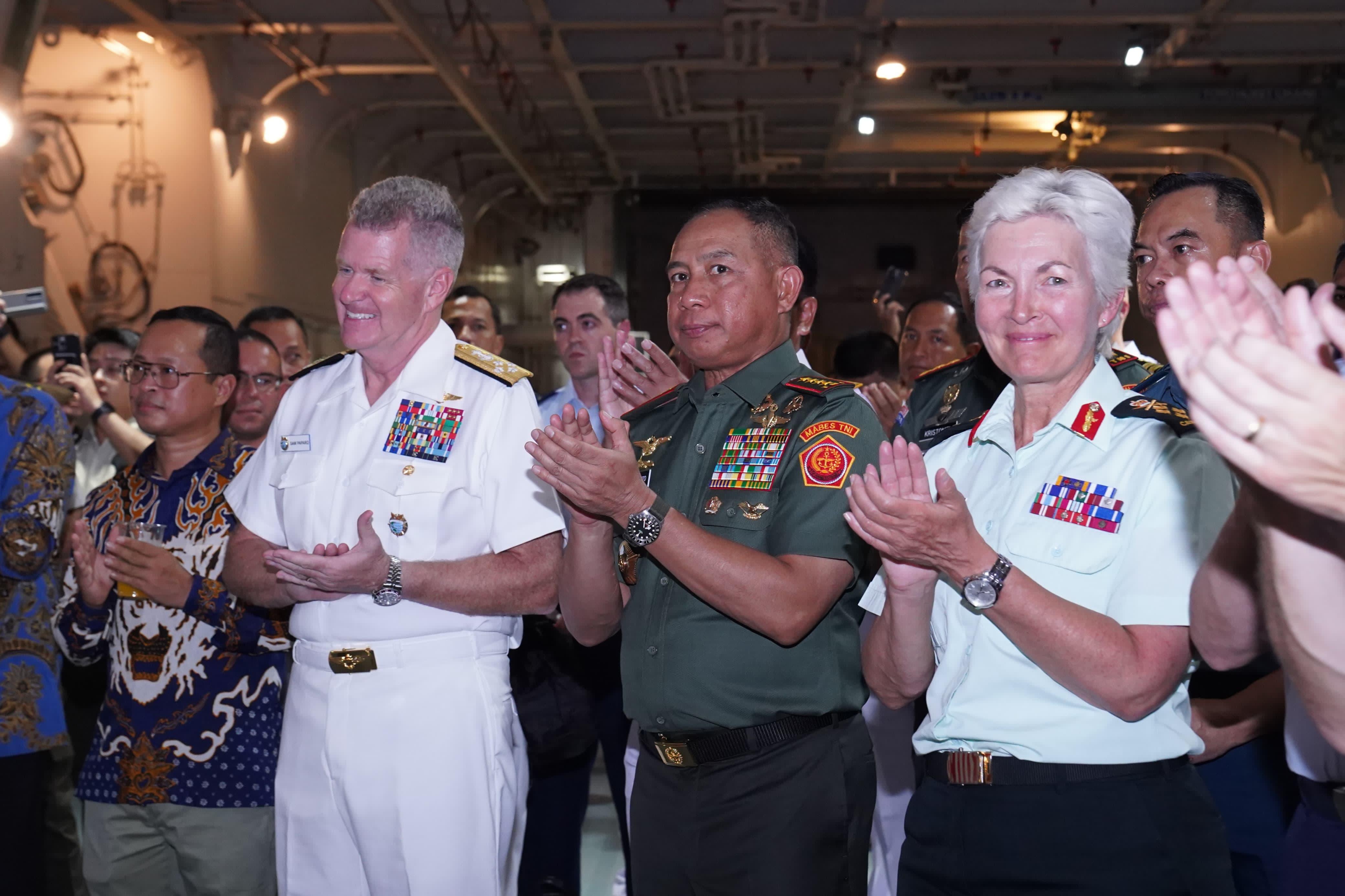 Panglima TNI Hadiri Reception on Deck di Kapal Perang Jepang Jelang Super Garuda Shield 2025 (SinPo.id/PuspenTNI)