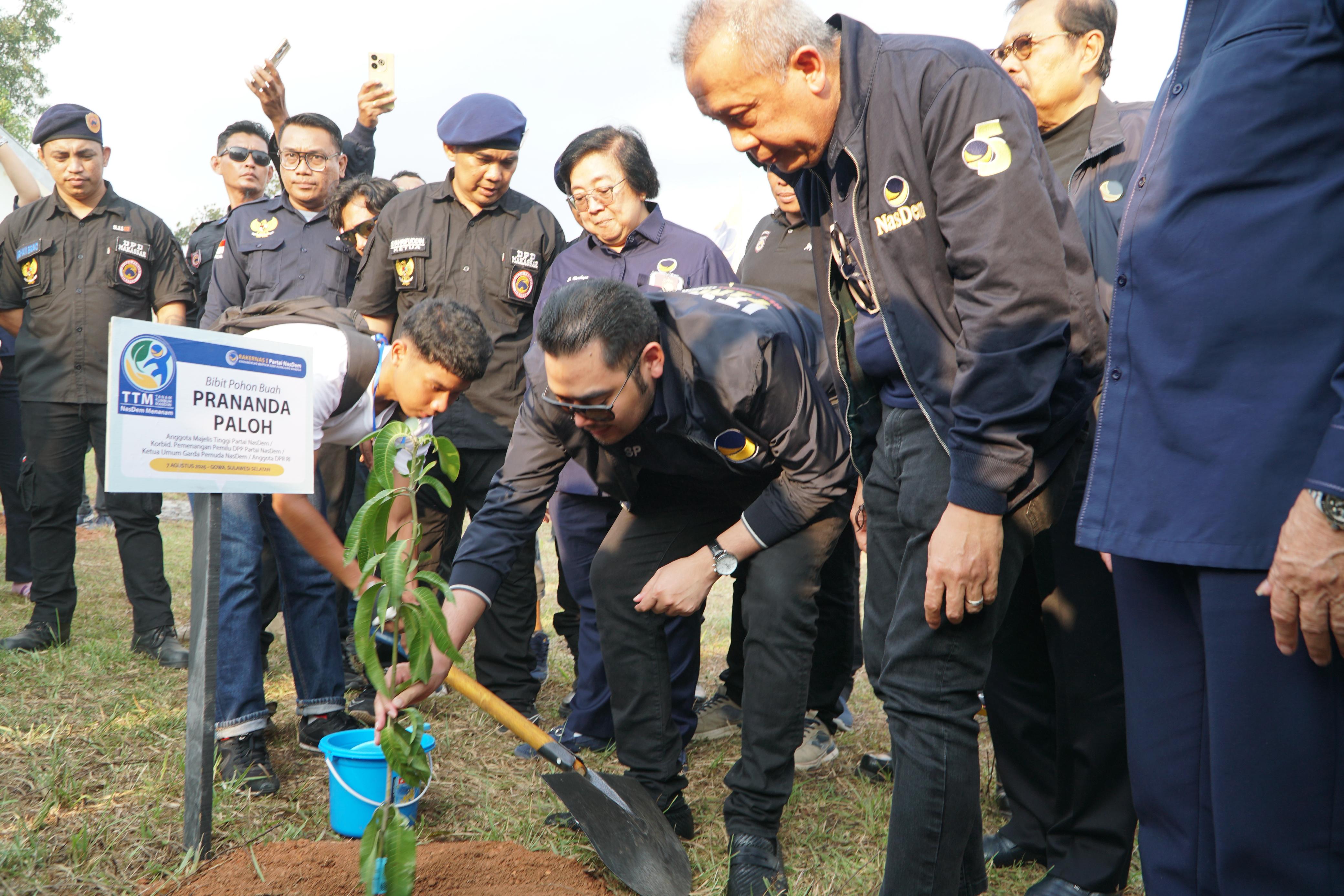Partai NasDem menggelar kegiatan penanaman pohon di Kabupaten Gowa, Sulawesi Selatan (Sulsel) pada Kamis 7 Agustus 2025. (SinPo.id/Istimewa)